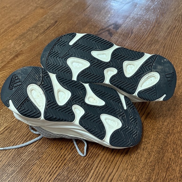 Yeezy Boost 700 V2 Static - Picture 9 of 13